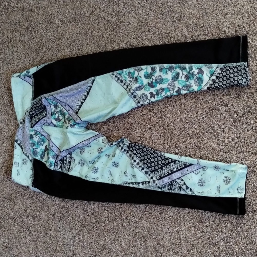 Exercise Capris - Picture 2 of 5